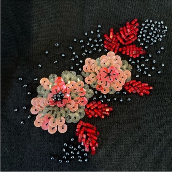 RARE Betsey Johnson Mock Neck Short Sleeve Top w/Sequin Flowers Size Medium - Picture 2 of 5